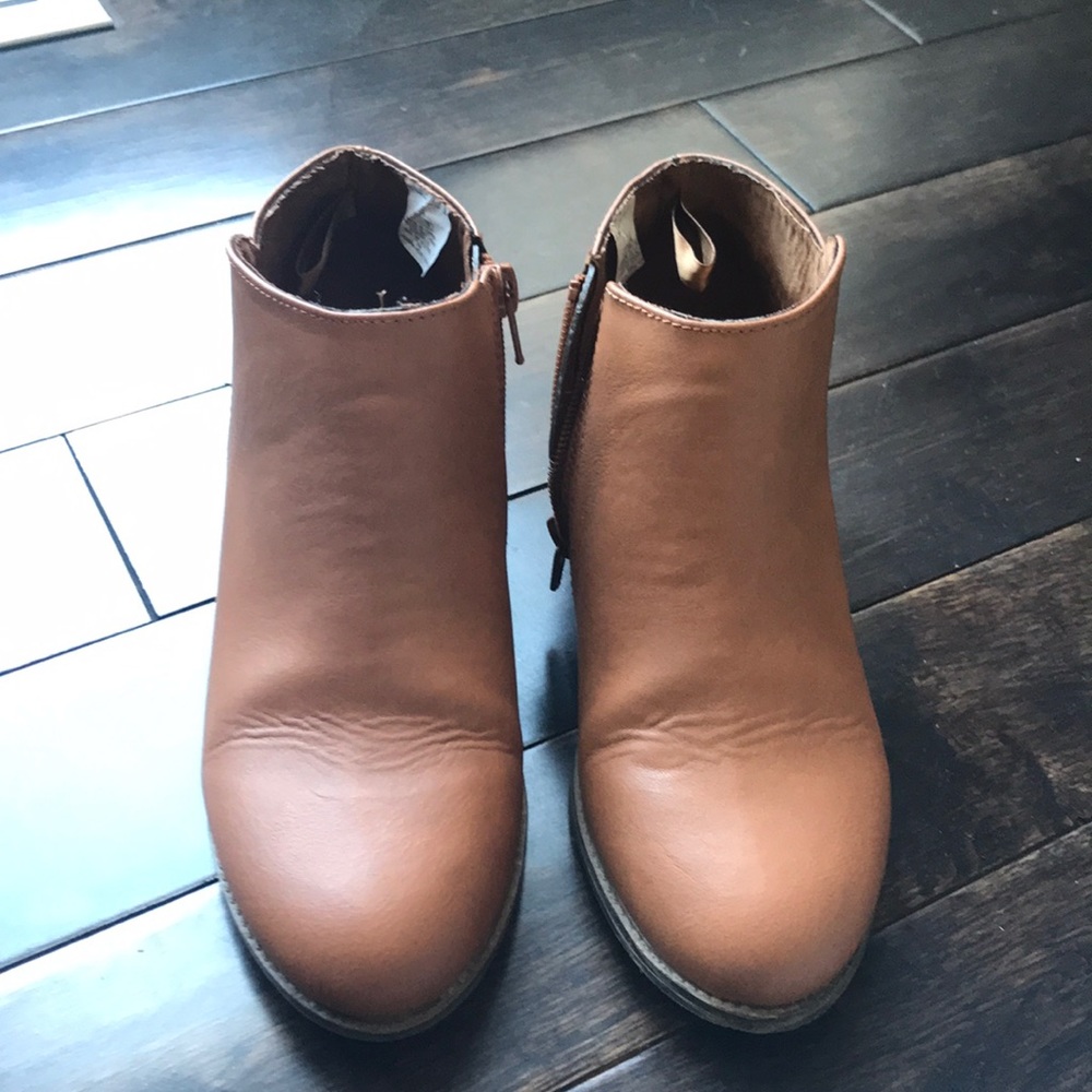 Old navy tan brown booties size 2 girls